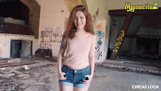 CHICAS SITIY - Shelley Bliss - Curly Cheve nan tèt Jèn timoun ki Riske Piblik Sèks Ak moun lòt nasyon Horny