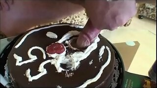 ���ាស់ទុំម្នាក់ចង់ឱ្យអាសូរក្មេងជំទង់លេខ។ ១៧