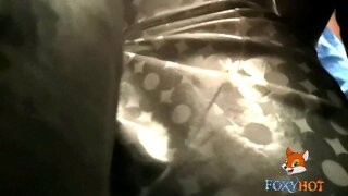 Hiển thị các mông trên tàu điện ngầm ở đường phố và công