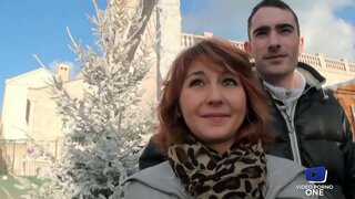 Νέα και όμορφη, ότι είναι λάθος και από το φίλο της