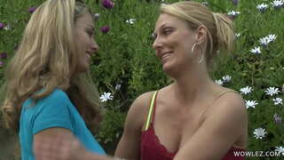 Մեծ ծիծիկներ лесбийском буйстве